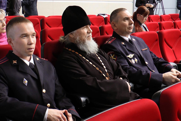 В Татарстане наградили священнослужителя, который помог задержать воров