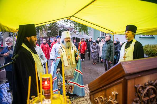 В День памяти жертв политических репрессий глава Татарстанской митрополии совершил заупокойную литию