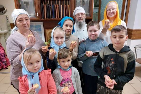 Воспитанники воскресных школ Чистопольского благочиния приняли участие в мастер-классе по выпечке просфор
