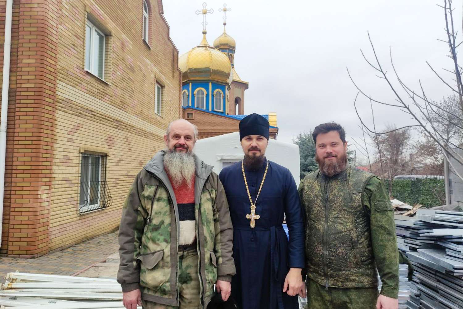 Священники Казанской епархии совершили таинства в зоне СВО и передали военнослужащим гуманитарную помощь