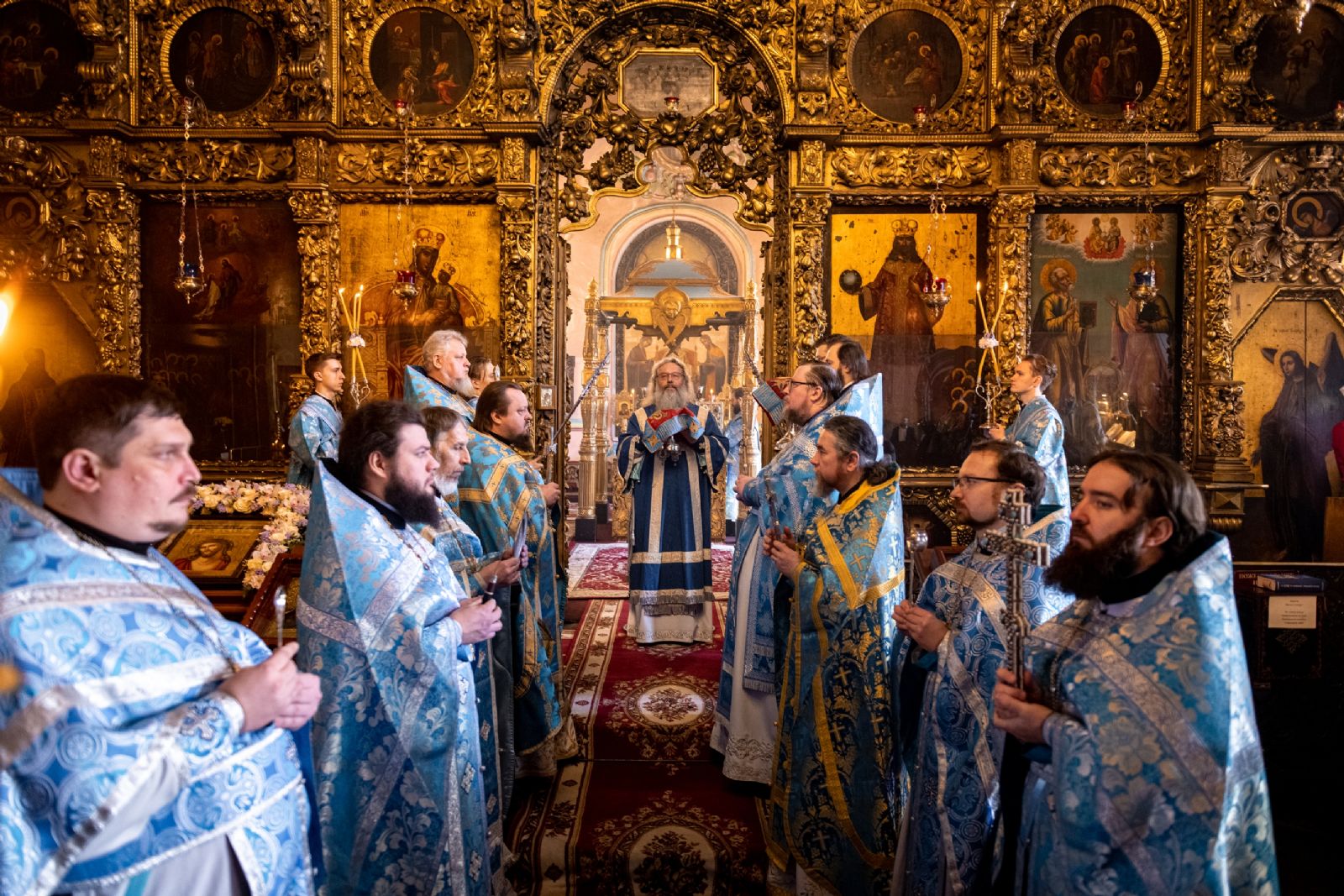 В праздник Похвалы Пресвятой Богородицы митрополит Кирилл совершил Литургию в Петропавловском соборе Казани
