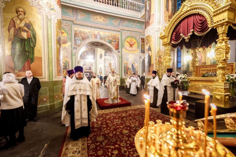 В канун Недели 32-й по Пятидесятнице митрополит Кирилл совершил всенощное бдение в Благовещенском соборе Казанского кремля