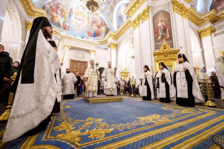 В канун праздника Крещения митрополит Кирилл возглавил всенощное бдение в Казанском кафедральном соборе