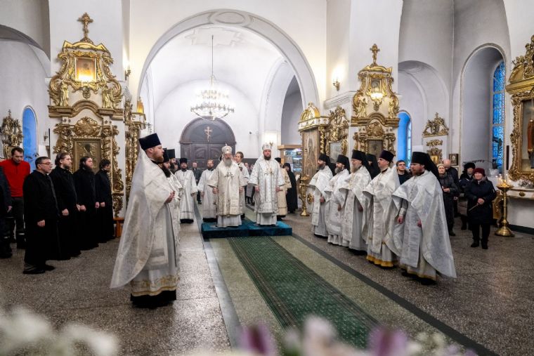 В Неделю по Богоявлении митрополит Кирилл возглавил Литургию в Троицком соборе Раифского монастыря
