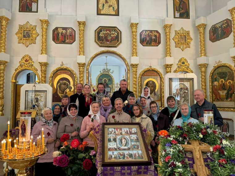 Священники и миряне Татарстанской митрополии поздравили прихожан почтенного возраста с Днём пожилого человека