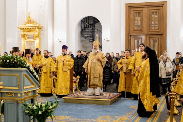 В канун Недели 21-й по Пятидесятнице митрополит Кирилл совершил всенощное бдение в Казанском кафедральном соборе