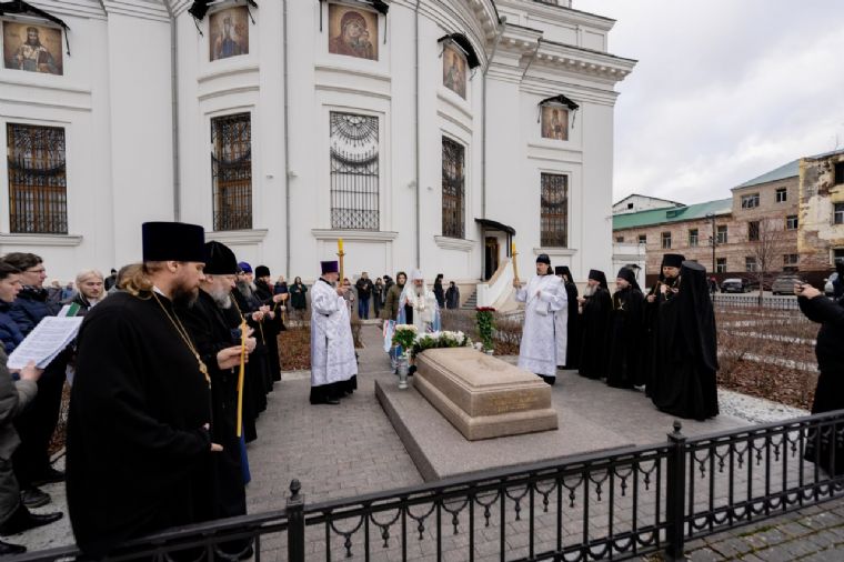 В четвертую годовщину преставления митрополита Феофана (Ашуркова) на могиле архипастыря совершена заупокойная лития