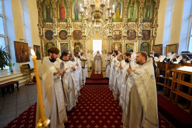 В праздник Архангела Михаила архипастыри Татарстанской митрополии совершили Литургию в храме Казанской семинарии