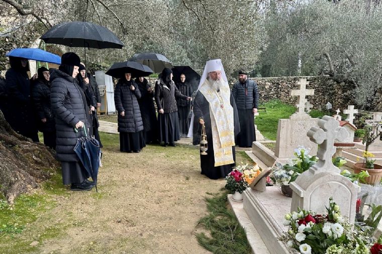 Митрополит Кирилл совершил заупокойную литию на могиле игумении Георгии (Щукиной) в Горненском монастыре в Иерусалиме