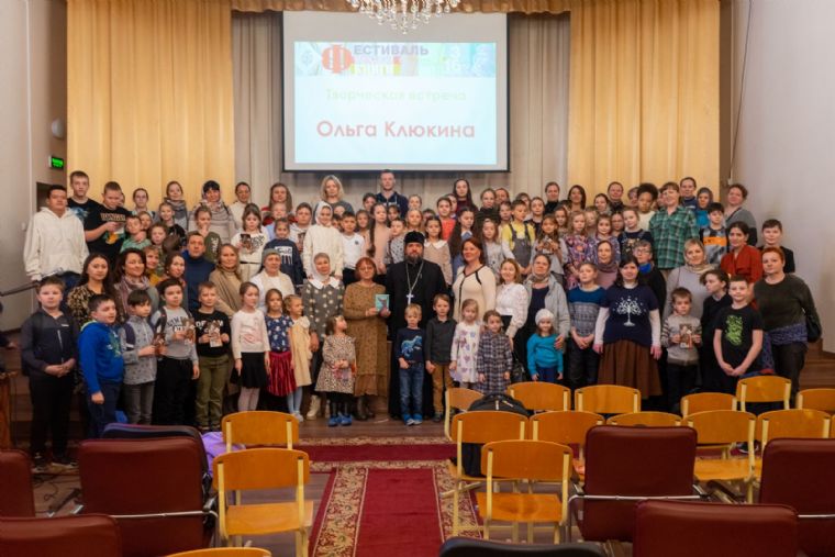 В духовно-просветительском центре «Апостол» состоялась творческая встреча с известной детской писательницей Ольгой Клюкиной