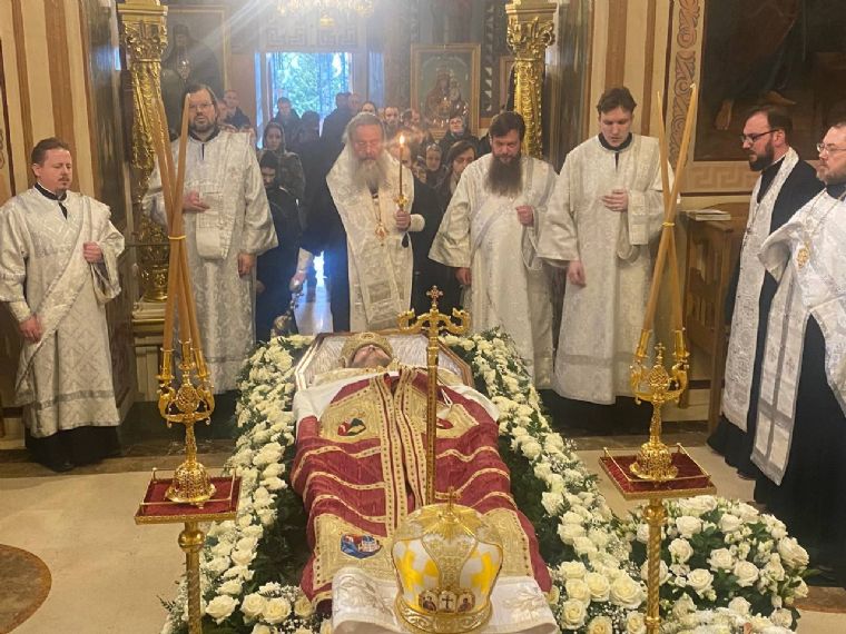 Митрополит Кирилл совершил панихиду по новопреставленному епископу Моравичскому Антонию на подворье Сербской Православной Церкви в Москве