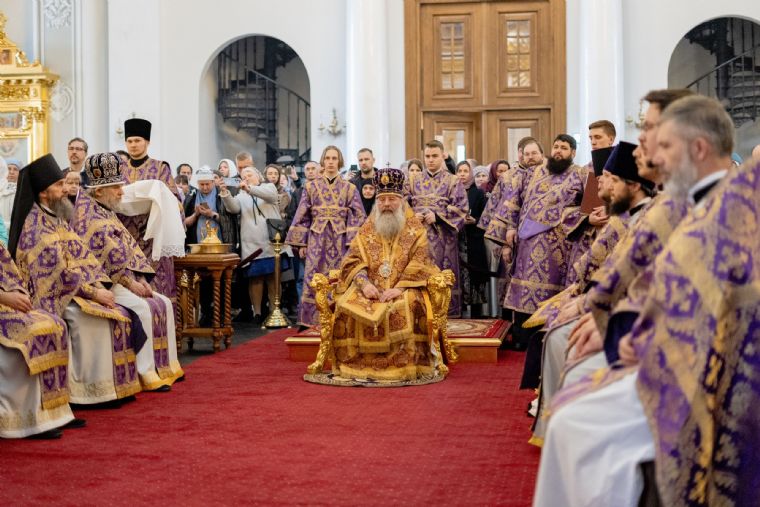 В четверг Страстной седмицы митрополит Кирилл совершил Литургию в Казанском кафедральном соборе