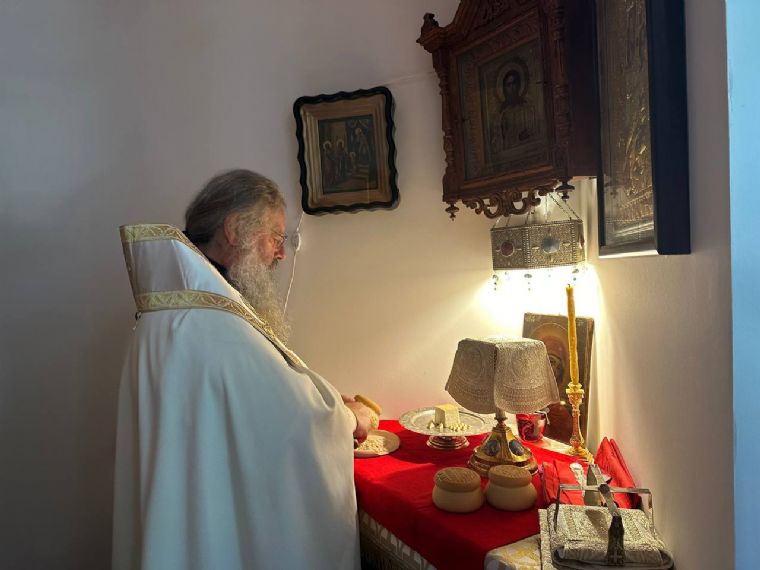 В день памяти преподобного Амвросия Оптинского митрополит Кирилл совершил Литургию в крестовом храме резиденции казанских митрополитов