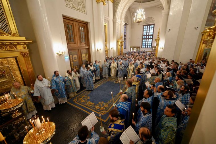 В канун праздника Казанской иконы Божией Матери в Казанском кафедральном соборе состоялось соборное архиерейское богослужение