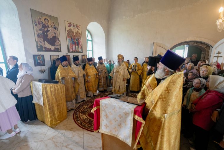 В день памяти праведного Алексия Бортсурманского митрополит Кирилл совершил Литургию в Рождественском храме села Шеланга