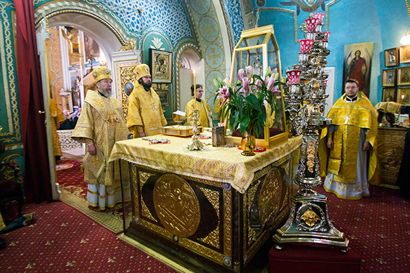 В день памяти трех Вселенских святителей в Никольском соборе совершена архиерейская литургия