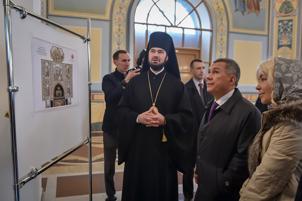 Президент Республики Татарстан Рустам Минниханов посетил Казанский кафедральный собор в Альметьевске