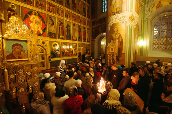 Митрополит Феофан совершил вечерню с чином прощения в Благовещенском соборе Казанского кремля