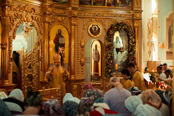 В день Рождества Иоанна Предтечи митрополит Феофан возглавил престольный праздник в храме села Ключищи