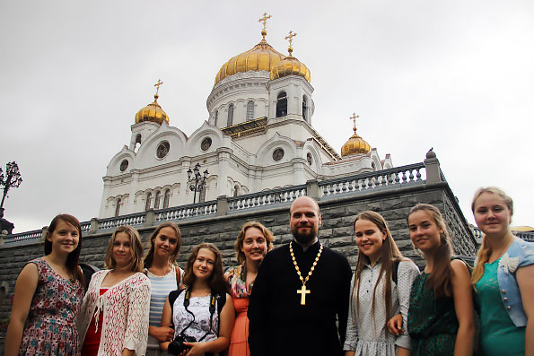 Молодежная группа храма Веры, Надежды, Любови и матери их Софии совершила паломничество в Москву и Санкт-Петербург