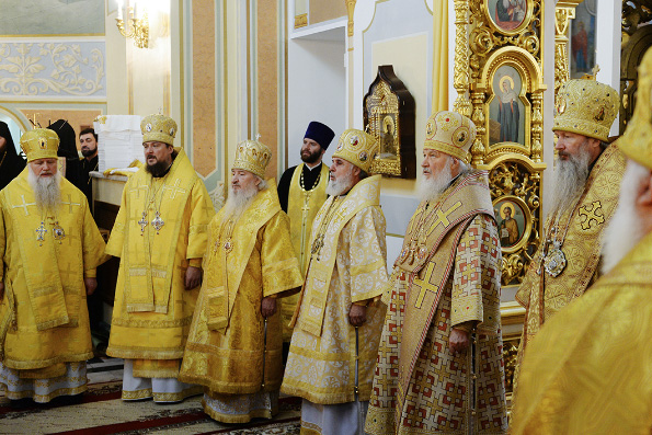 Митрополит Феофан сослужил Святейшему Патриарху Кириллу за Литургией в Михайловском кафедральном соборе Ижевска