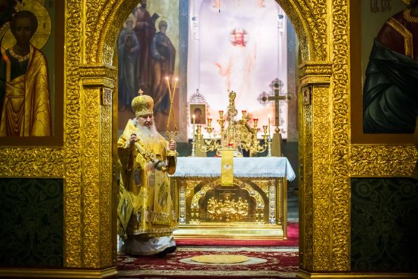 В праздник Рождества Христова митрополит Феофан совершил великую вечерню в Благовещенском соборе Казани