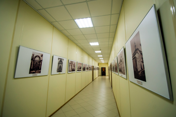 В Казанской духовной семинарии открылась фотовыставка, посвященная Казанской иконе Божией Матери