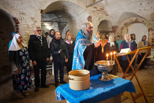 После столетнего перерыва в Знаменском храме Новоиерусалимского архиерейского подворья состоялось богослужение
