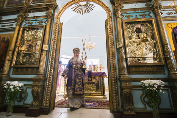 В Неделю 5-ю Великого поста митрополит Феофан совершил Литургию в храме Казанской иконы Богородицы в столице Татарстана