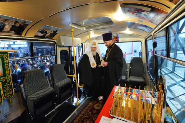 На площадке Международного православного молодежного форума автобус-храм из города Заинска посетил Предстоятель Русской Церкви