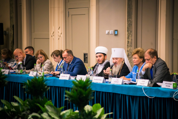 Митрополит Феофан выступил на форуме по межкультурному диалогу в Болгаре