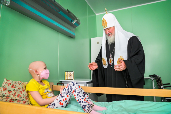 Патриарх Кирилл навестил детей в онкогематологическом центре Брянской областной детской больницы