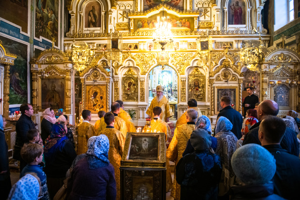 В Неделю 17-ю по Пятидесятнице митрополит Феофан совершил Литургию в Никольском соборе Казани