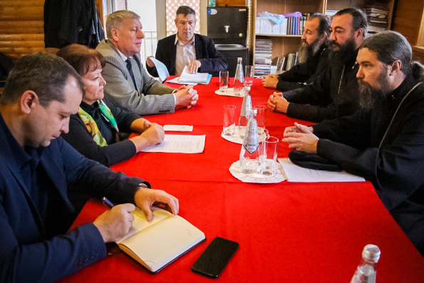 В Нижнекамске прошла встреча духовенства и мирян православных общин с руководством города и района