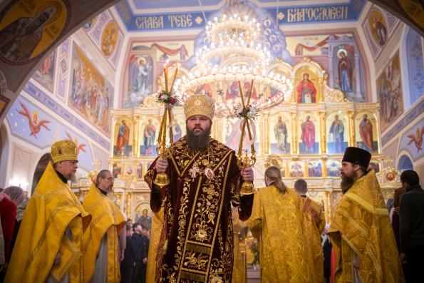 Викарий Казанской епархии возглавил торжества по случаю четырехлетия освящения Духосошественской церкви