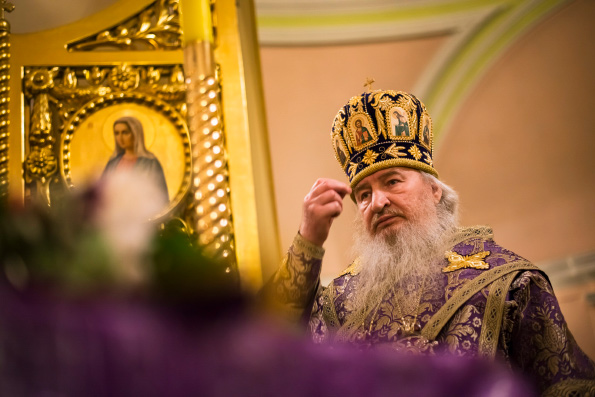 В канун Недели 2-й Великого поста митрополит Феофан возглавил всенощное бдение в Казанско-Богородицком монастыре
