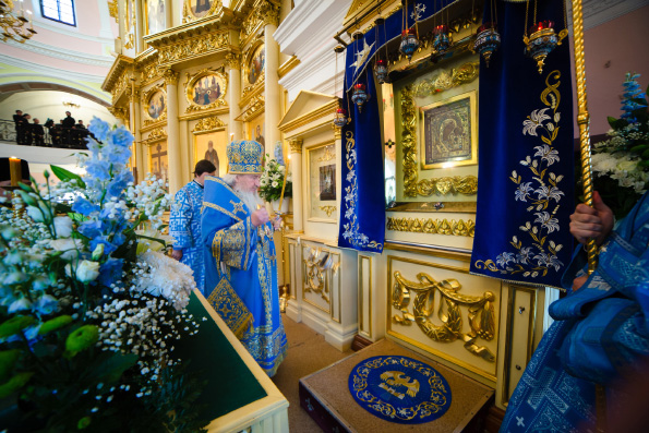 В канун праздника Казанской иконы Божией Матери митрополит Феофан совершил всенощное бдение в Богородицком монастыре Казани