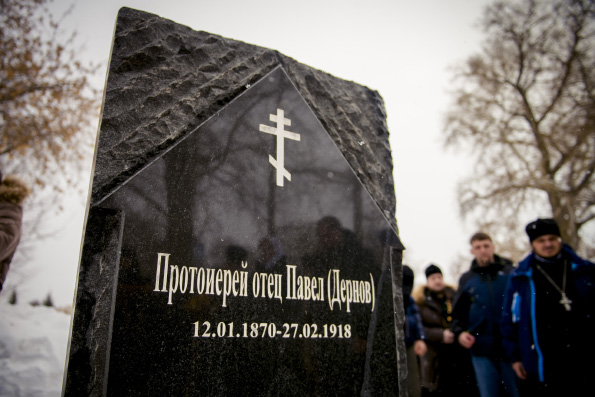 У могилы священномученика Павла Дернова прошел праздничный молебен