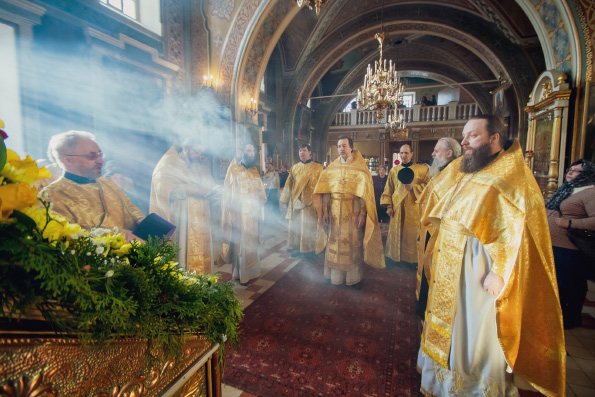 В Никольском кафедральном соборе Казани почтили память вселенских учителей и святителей
