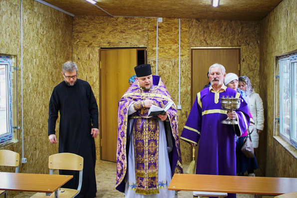 В челнинском приходе святителя Николая Чудотворца освятили новую воскресную школу