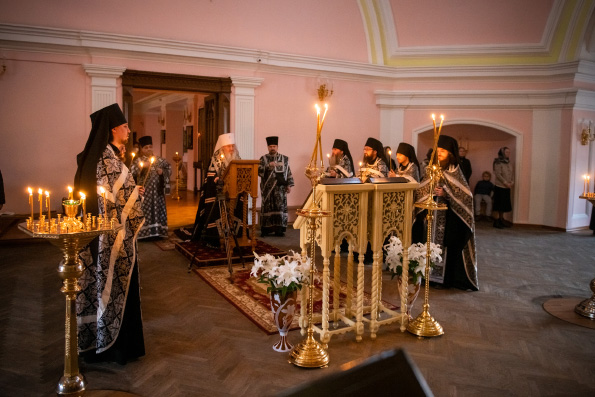 Митрополит Феофан совершил утреню с чтением канона преподобного Андрея Критского