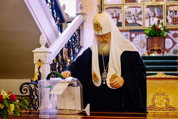 Патриарх Кирилл принял участие в голосовании по поправкам к Конституции Российской Федерации