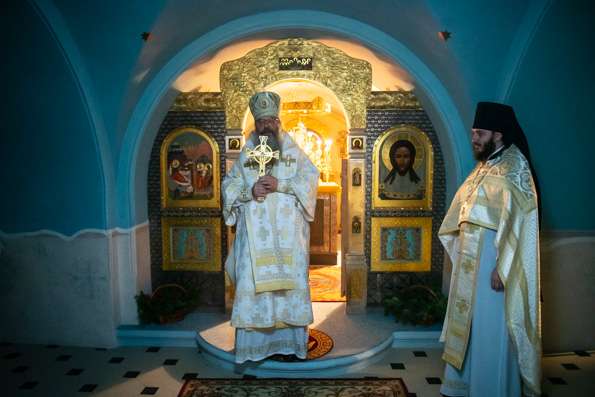 В новогоднюю ночь митрополит Кирилл совершил Литургию в соборе Казанской иконы Богородицы