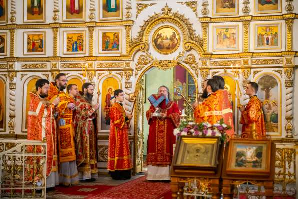В Неделю 35-ю по Пятидесятнице митрополит Кирилл совершил Литургию в Софийском соборе города Лаишево