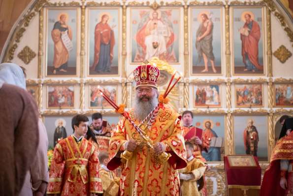 В день памяти святителя Николая митрополит Кирилл возглавил престольный праздник в храме села Русское Никольское