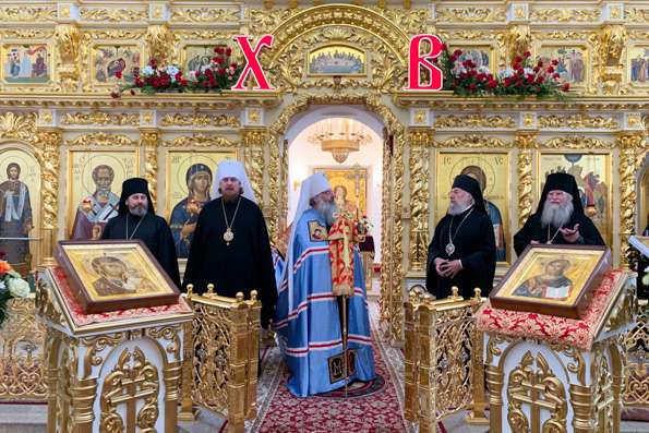 Митрополит Кирилл совершил Божественную литургию в соборе Рождества Христова города Александрова