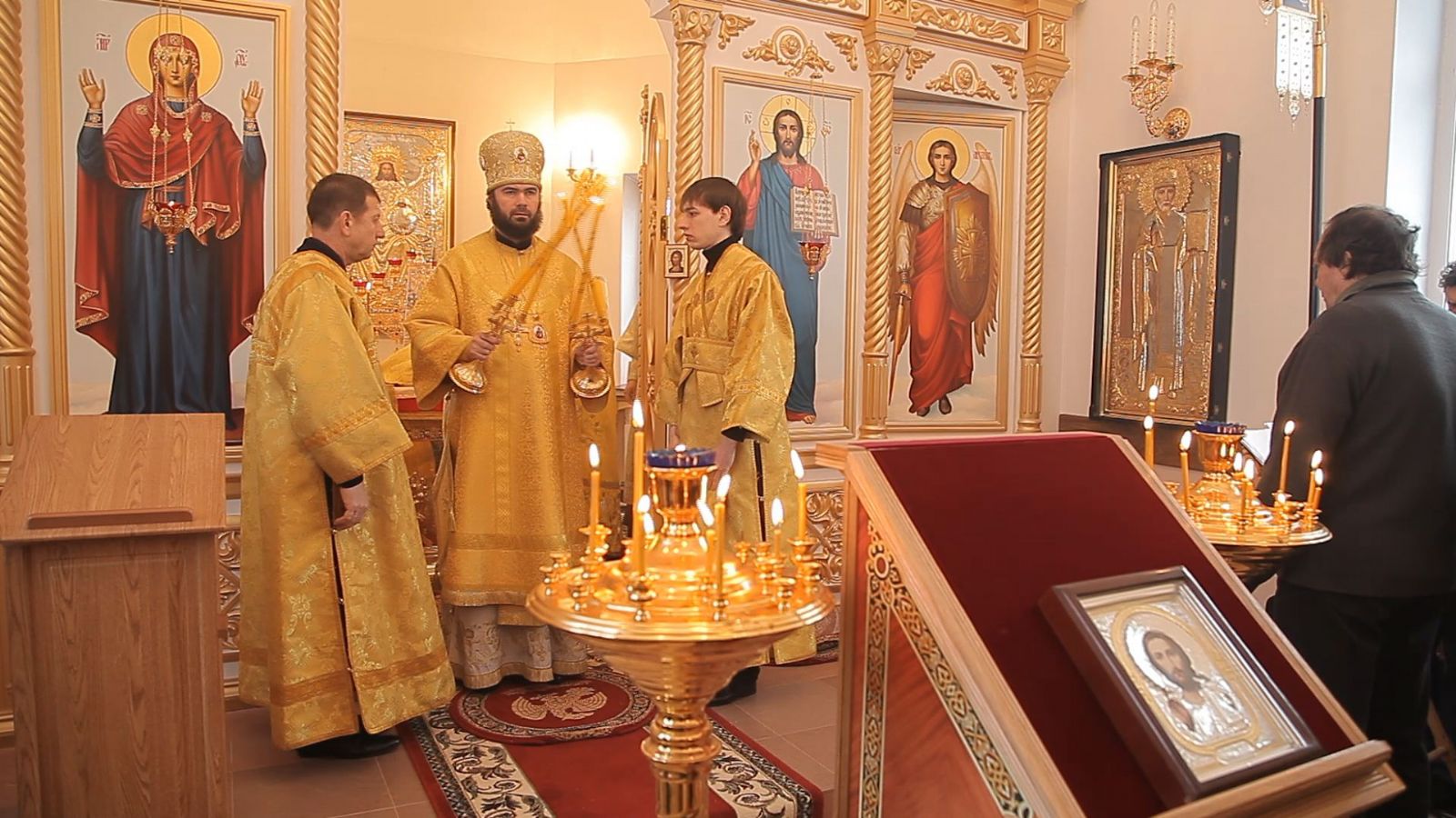 Епископ Альметьевский и Бугульминский Мефодий посетил с.Ново-Никольск Альметьевского района (фото)