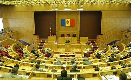Власти Молдавии могут обложить Церковь налогами, заявляют в парламенте