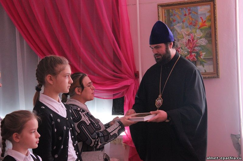 Владыка Мефодий принял участие в открытии православного фонда в бугульминской городской библиотеке