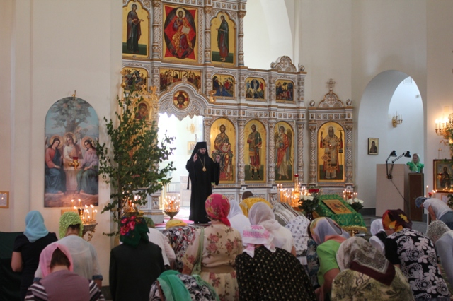 В Альметьевской епархии отпраздновали Троицу (видео/фото)